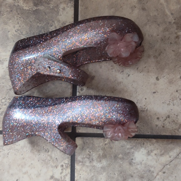 SOLD Mini Melissa - Picture 2 of 4